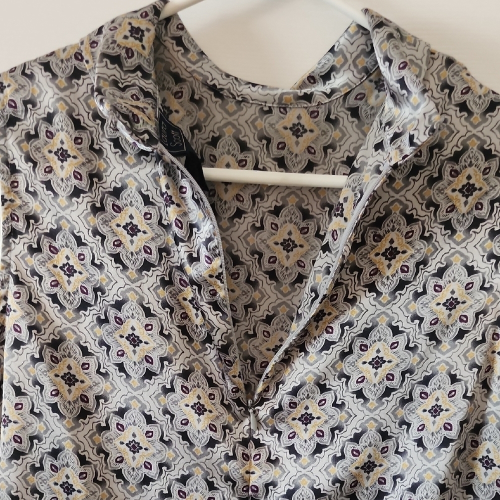 Laura Scott Geometric Sleeveless Blouse - Blue and Cream - Picture 4 of 5